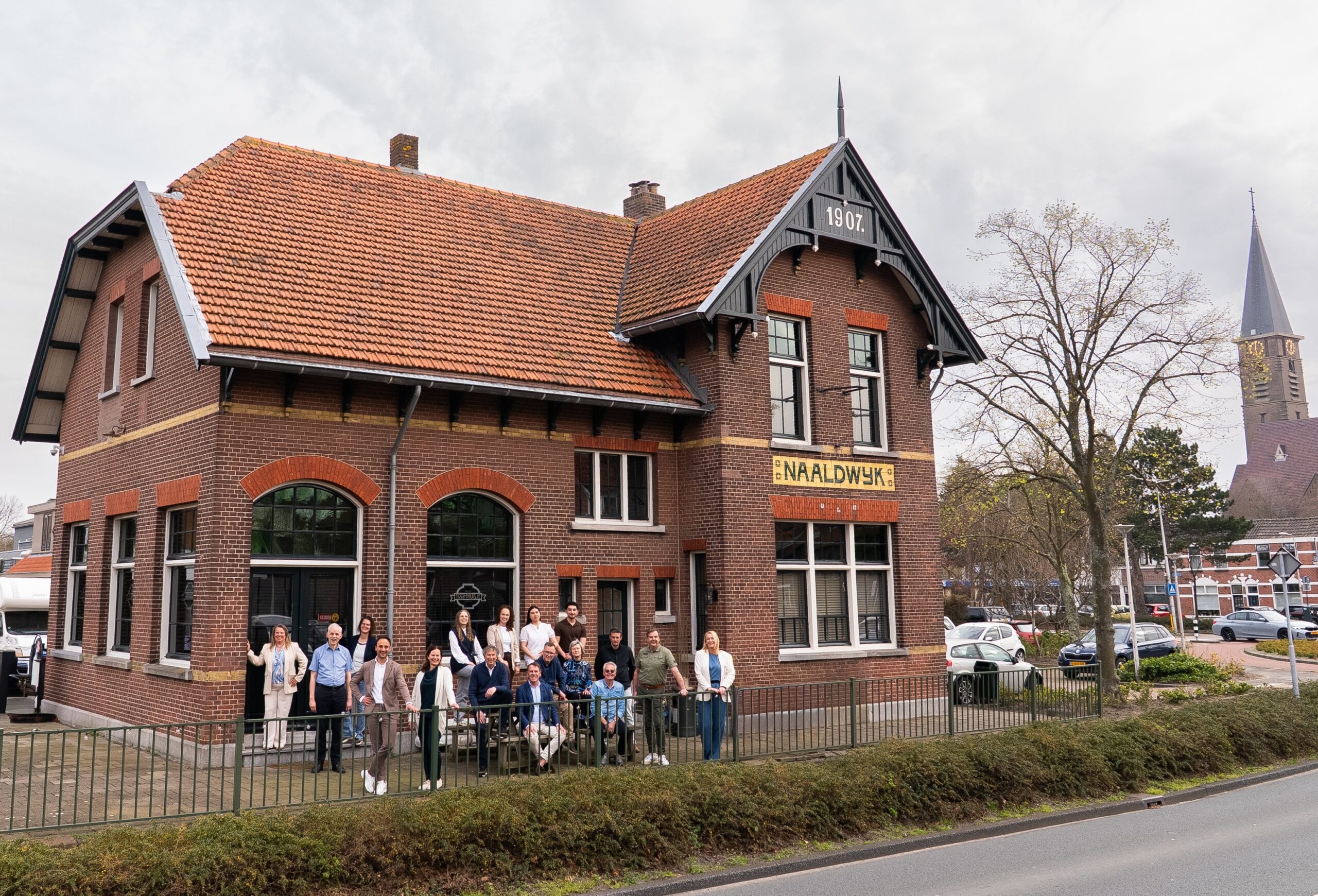 Good morning finance wisselt van spoor naar het historische tramstation van Naaldwijk